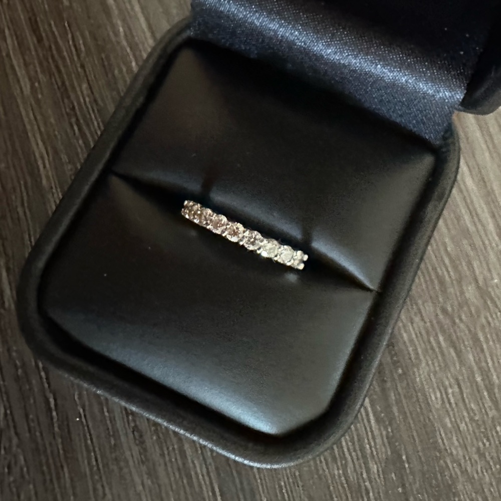 18K White Gold Diamond Ring